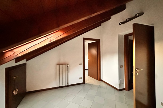 AMPIO TRILOCALE IN AFFITTO