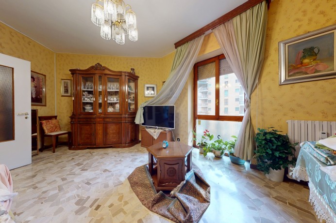 LUMINOSO TRILOCALE IN VENDITA