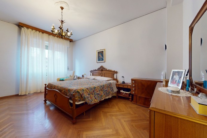 AMPIO TRILOCALE IN STABILE ...