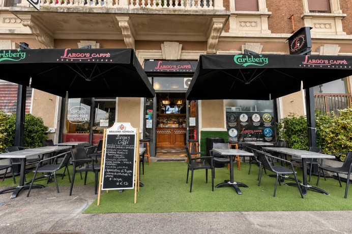 AMPIO LOCALE COMMERCIALE IN...