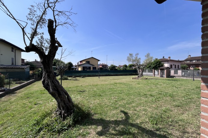 Villa Bifamiliare in Vendita a Milano 25 