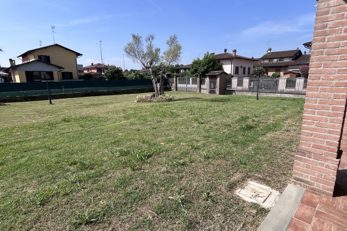 Villa Bifamiliare in Vendita a Milano 28 