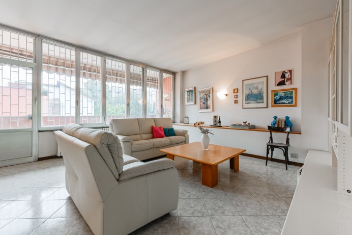 5 locali in Via Roma 14