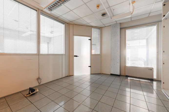 Ufficio in Vendita a Locate Di Triulzi 14 