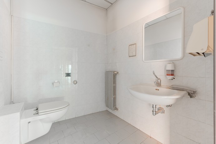 Ufficio in Vendita a Locate Di Triulzi 25 