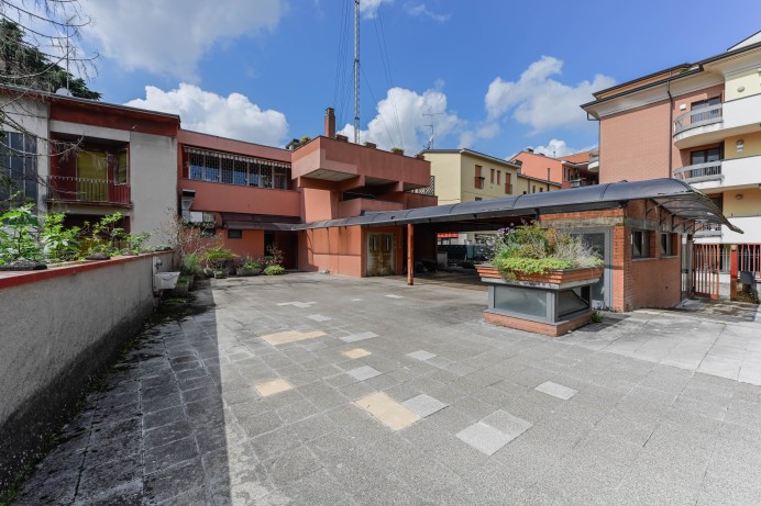 Ufficio in Vendita a Locate Di Triulzi 23 