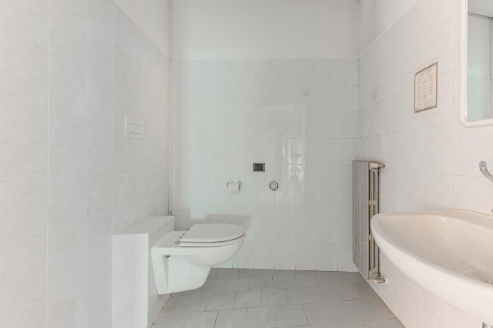 Ufficio in Vendita a Locate Di Triulzi 12 