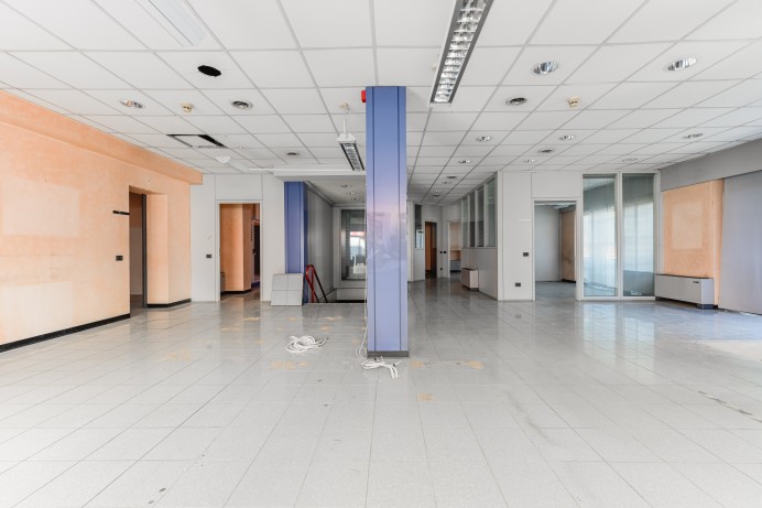 Ufficio in Vendita a Locate Di Triulzi 8 