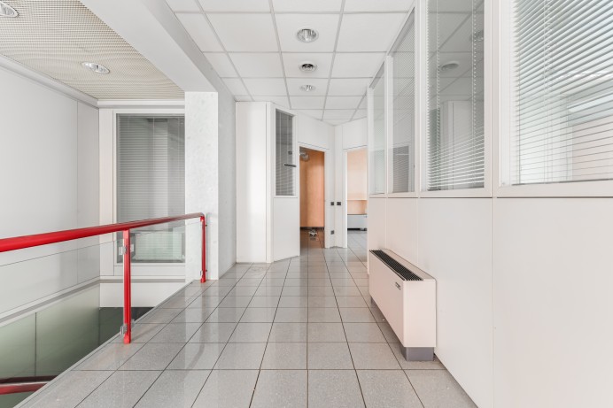 Ufficio in Vendita a Locate Di Triulzi 32 