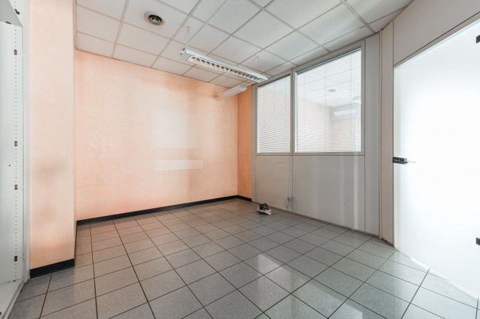 Ufficio in Vendita a Locate Di Triulzi 13 