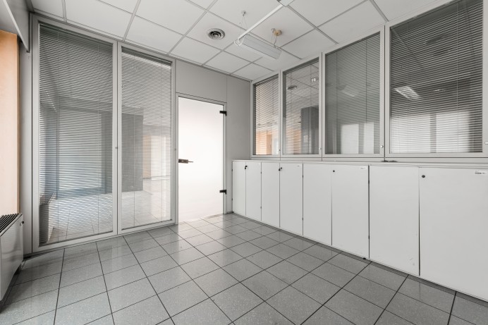 Ufficio in Vendita a Locate Di Triulzi 31 