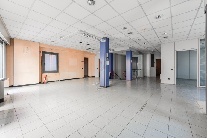 Ufficio in Vendita a Locate Di Triulzi 9 