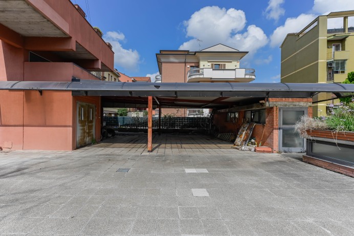 Ufficio in Vendita a Locate Di Triulzi 11 