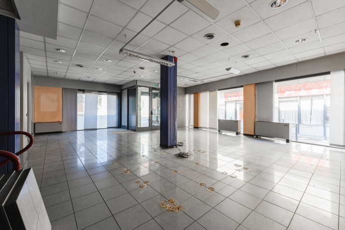 Ufficio in Vendita a Locate Di Triulzi 5 