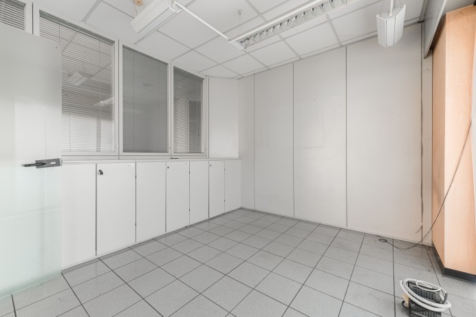 Ufficio in Vendita a Locate Di Triulzi 29 
