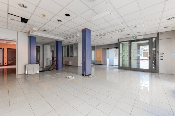 Ufficio in Vendita a Locate Di Triulzi 7 