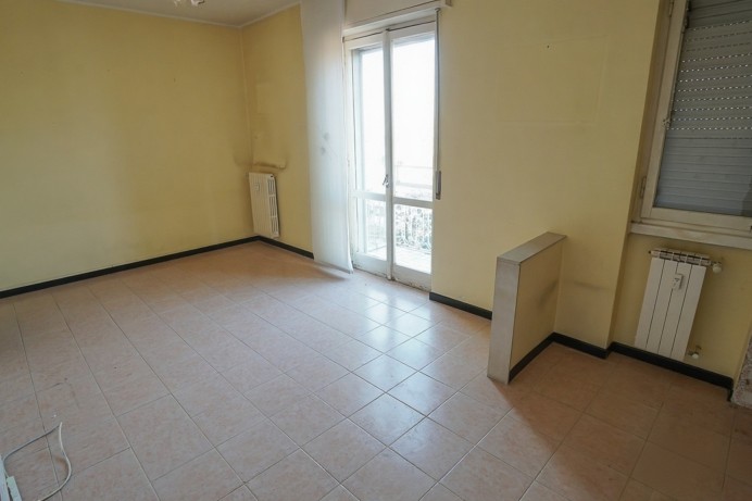 AMPIO TRILOCALE DA RISTRUTT...