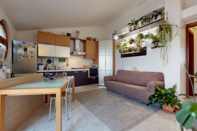 TRILOCALE CON TERRAZZO