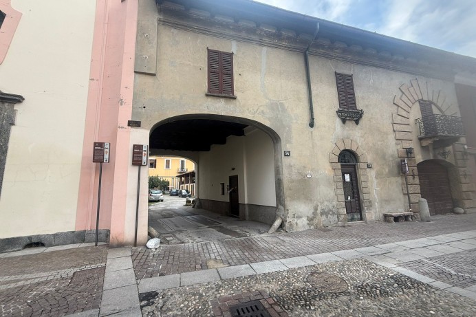 QUADRILOCALE CON GIARDINO P...