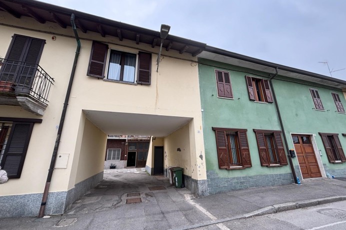 MAGAZZINO CON POSSIBILITA' ...