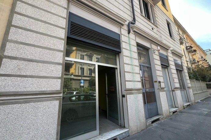 NEGOZIO IN VENDITA CON POSS...