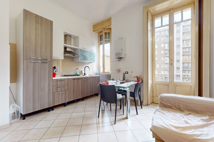 AMPIO TRILOCALE IN VENDITA