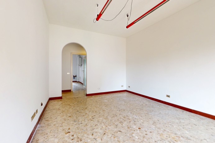 QUADRILOCALE DA RISTRUTTURA...