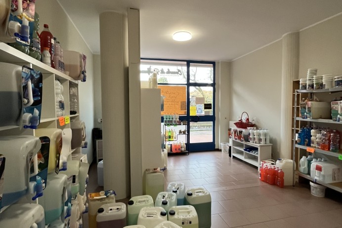 NEGOZIO IN AFFITTO