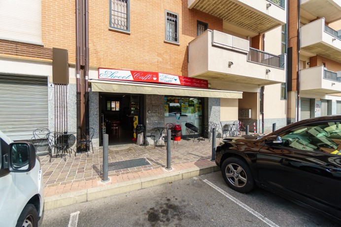 LOCALE COMMERCIALE IN VIA S...