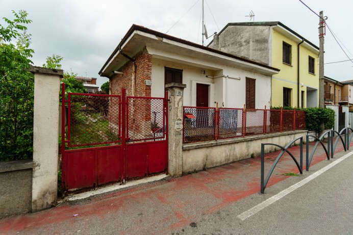 Villa Singola in Vendita a Locate Di Triulzi 17 