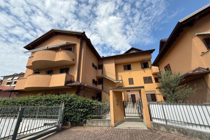 QUADRILOCALE IN VIA LIBERTA...