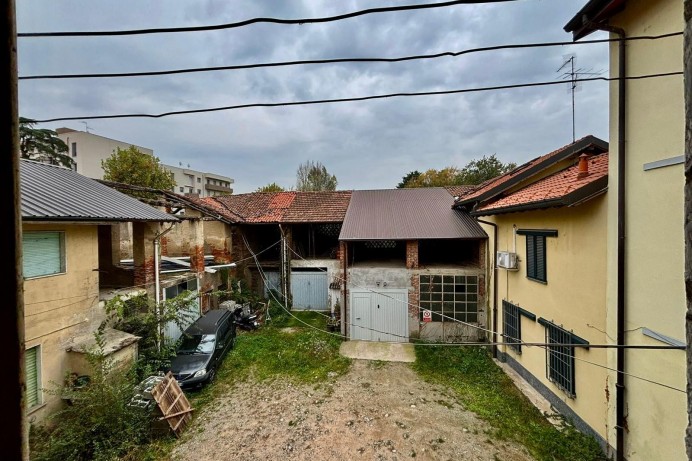 Casa Indipendente in Vendita a Caponago 5 