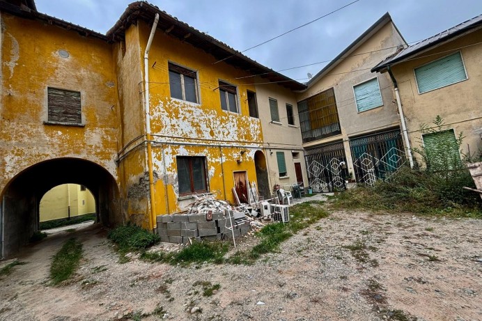 Casa Indipendente in Vendita a Caponago 3 