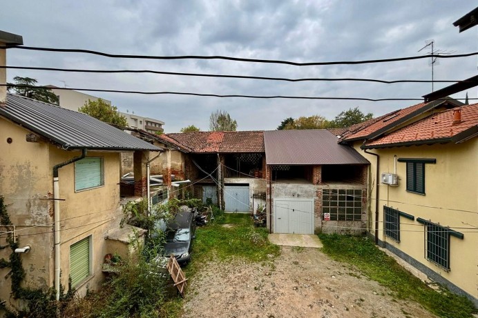 Casa Indipendente in Vendita a Caponago 4 