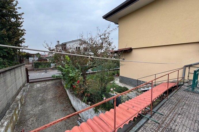 Appartamento Indipendente in Vendita a Agrate Brianza 16 