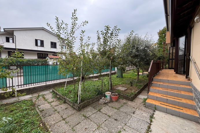 Appartamento Indipendente in Vendita a Agrate Brianza 15 