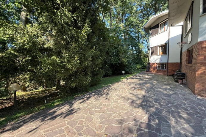 Villa in Vendita a Lesmo 34 