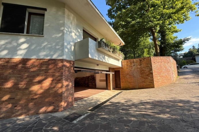 Villa in Vendita a Lesmo 0 