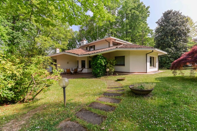 VILLA IN VENDITA VIA LAMBRO...