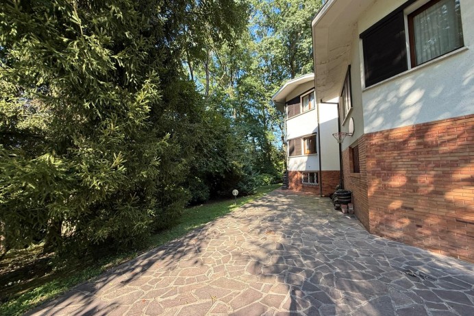 Villa in Vendita a Lesmo 1 