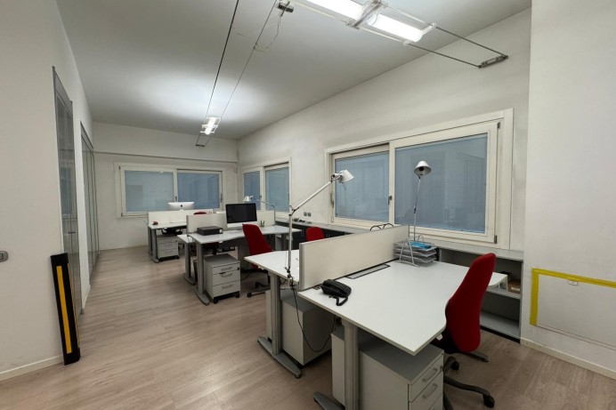 Ufficio in Affitto a Monza 5 