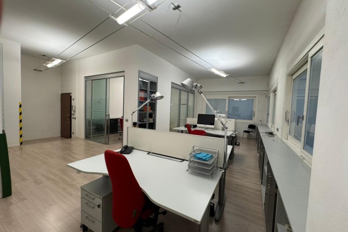 Ufficio in Affitto a Monza 6 