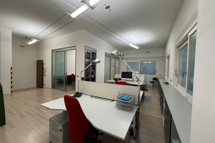 Ufficio in Affitto a Monza 12 