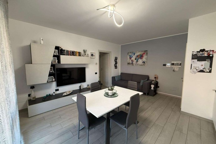 TRELOCALI IN VENDITA IN VIA...