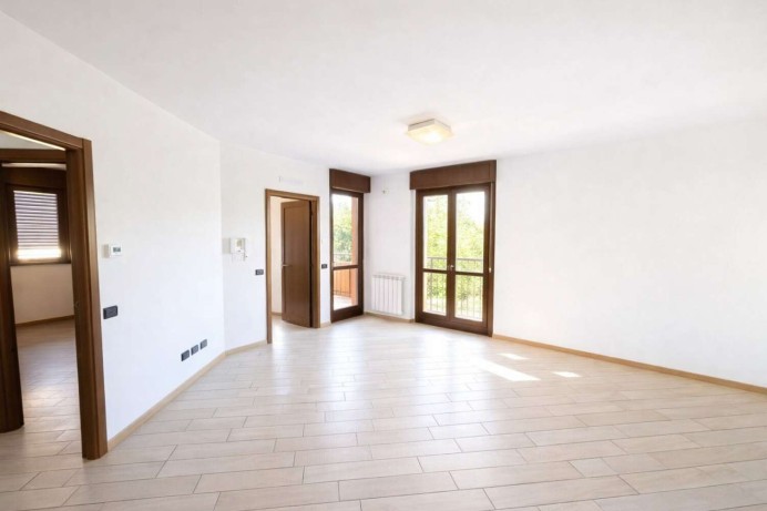 TRELOCALI IN VENDITA IN VIA...