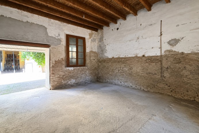RUSTICO IN VENDITA IN VIA S...