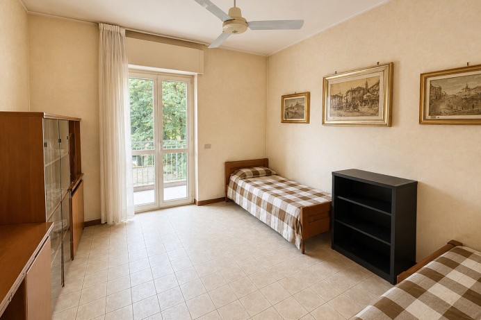 TRELOCALI IN VENDITA IN VIA...