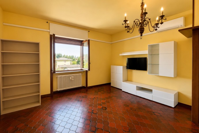 TRELOCALI IN VENDITA IN VIA...