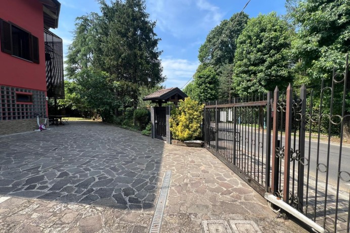 VILLA IN VIALE GRIGNA 35 A ...