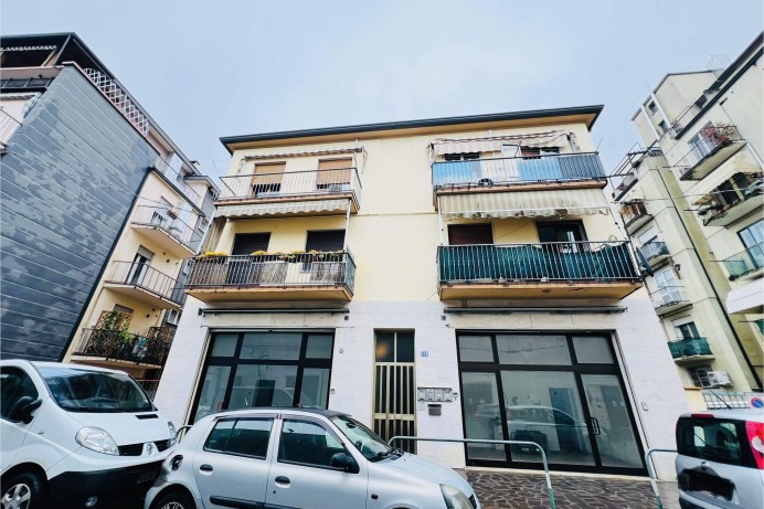 Negozio in Vendita a Arcella 7 